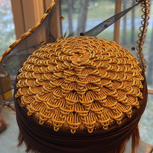 VINTAGE HAT VERY DIFFERENT LOOKING GOLD & BLACK - Picture 7 of 12